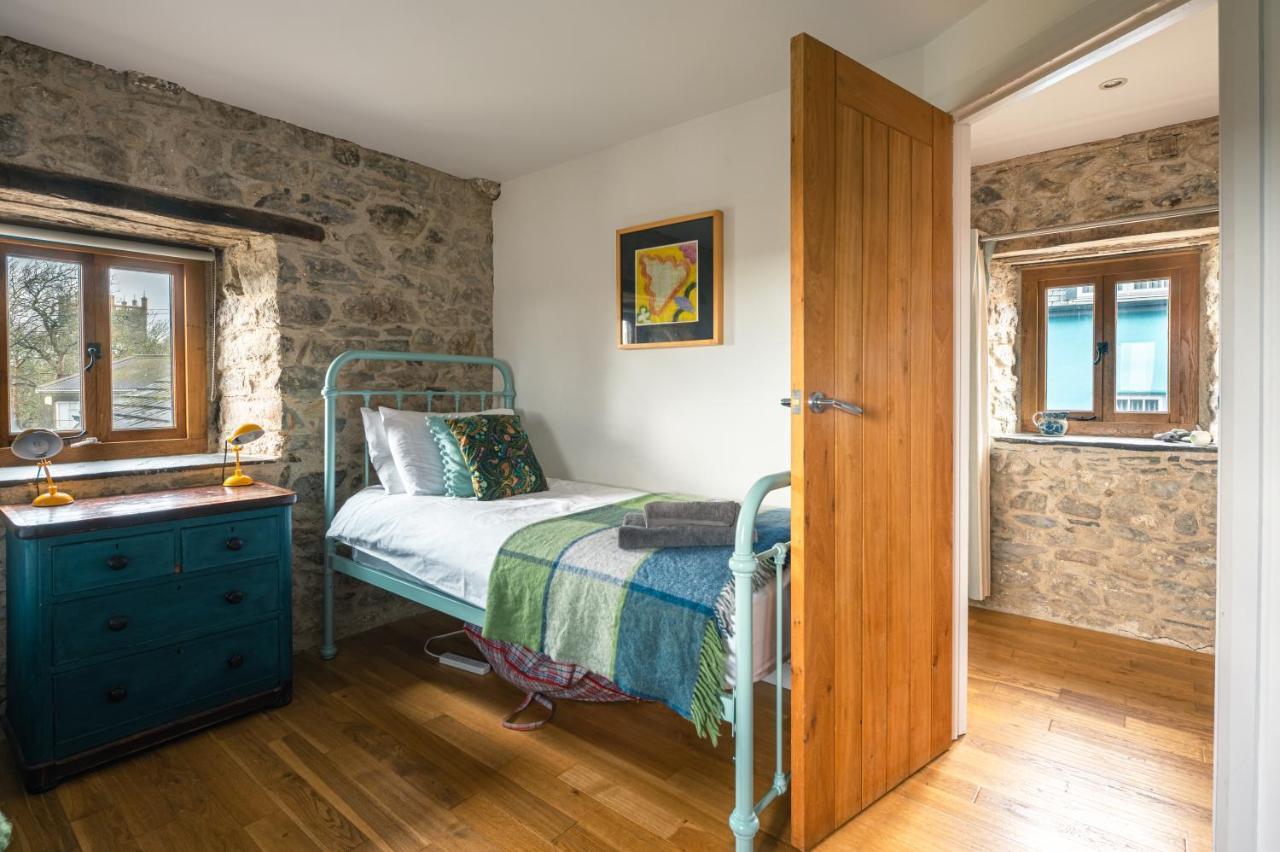 Stunning Converted Granary In Heart Of St Davids Zewnętrze zdjęcie